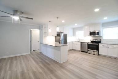 Main picture of 3134 W 44th Ter