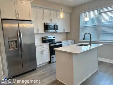 Main picture of 2546 N Howard St