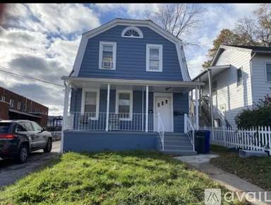 Main picture of 2 Woodbury Ave