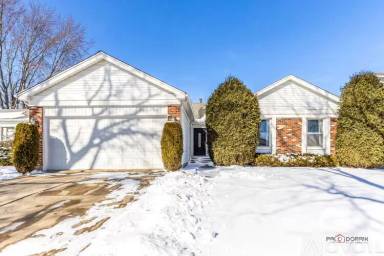 Main picture of 572 Caren Dr