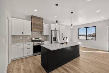 Main picture of 551 S Teton Ave