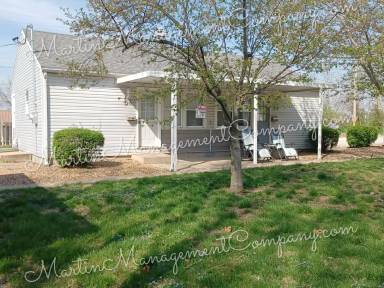 Main picture of 1900 W 10th St