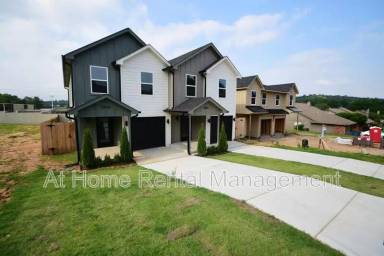 Main picture of 2811 E 81st Pl