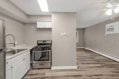 Main picture of 6061 2nd St NE