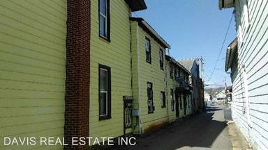 Main picture of 412 Main St