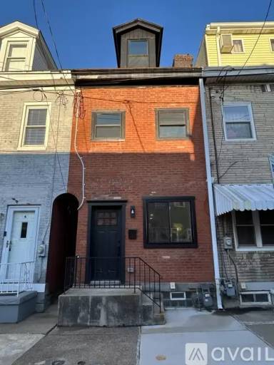 Main picture of 137 1/2 46th St