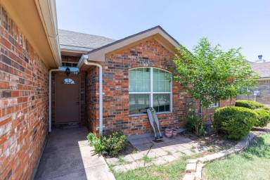 Main picture of 6641 Sutherland St