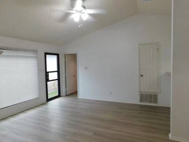 Main picture of 9402 Menchaca Rd
