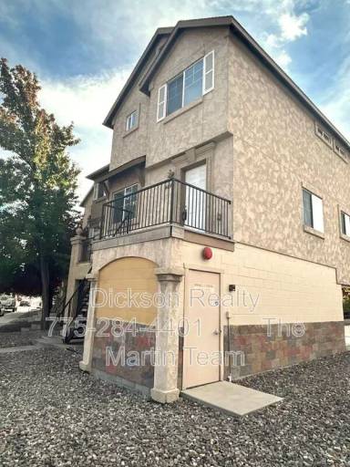 Main picture of 405 Holcomb Ave