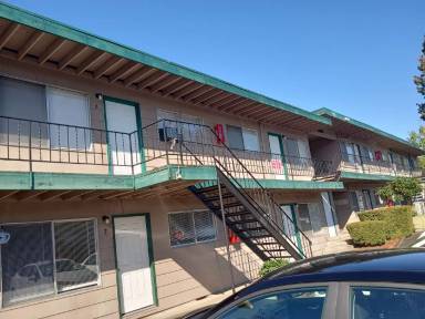 Main picture of Lone Pine Apartments