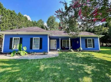Main picture of 255 Camelot Dr