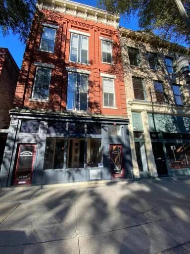 Main picture of 200 W Broad St