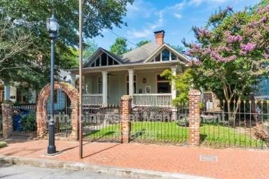 Main picture of 679 Gordon Pl SW