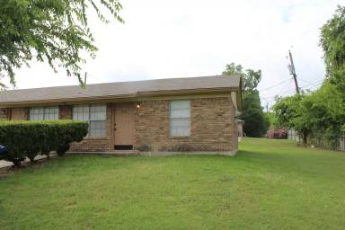 Main picture of 706 Hackberry St