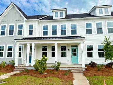 Main picture of 760 Blueway Ave