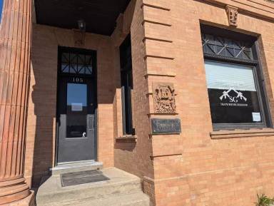 Main picture of 110 W Walnut St