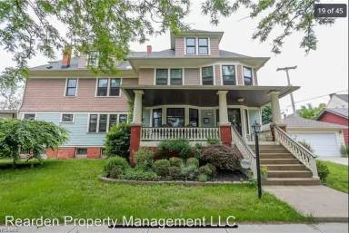 Main picture of 1501 E 105th St
