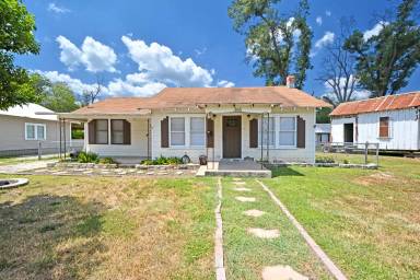 Main picture of 303 E Faust St