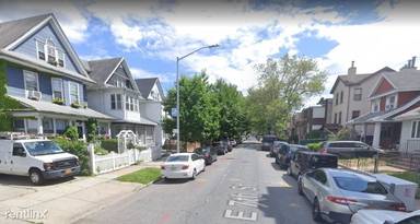 Main picture of 643 E 7th St