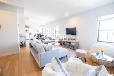 Main picture of 1661 Washington St