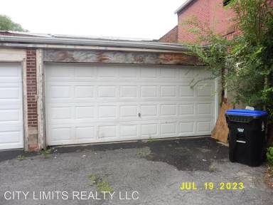 Main picture of 104 S 18th St
