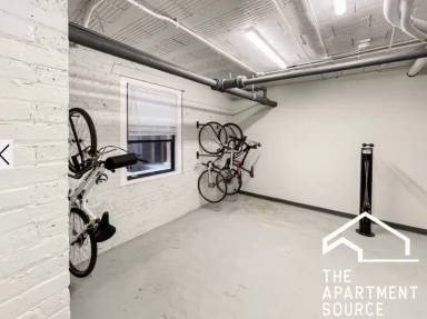 Main picture of 512-20 W Cornelia Ave