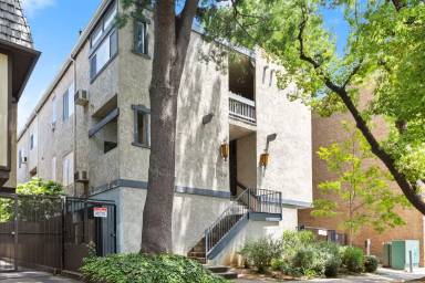 Main picture of 1114 N Kings Rd