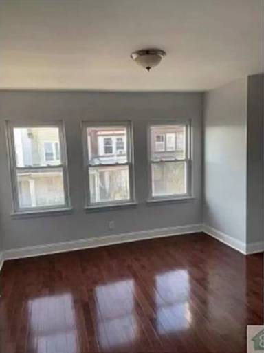 Main picture of 5630 Litchfield St