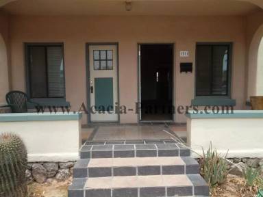 Main picture of 1311 E 8th St