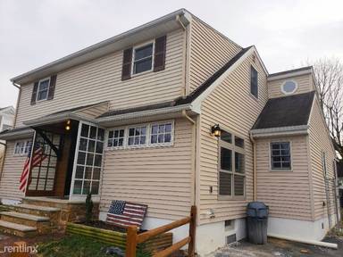 Main picture of 534 Henry St