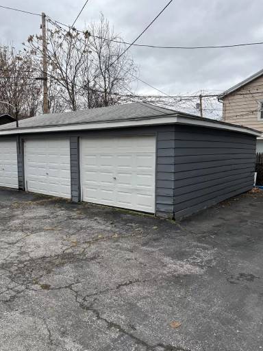 Main picture of 4633 Lake Ave