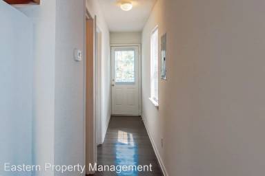 Main picture of 1899 River Dr