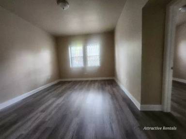 Main picture of 4850 W Adams St