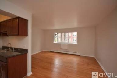 Main picture of 1040 W Hollywood Ave Apartments