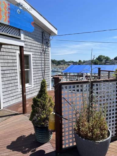 Main picture of 51 Rocky Neck Ave