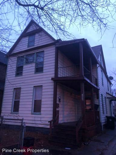 Main picture of 1550 E 49th St