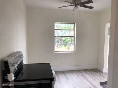 Main picture of 400 NW South River Dr