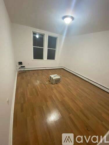 Main picture of 7 Story Ct
