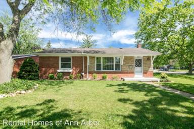 Main picture of 2939 Aurora St