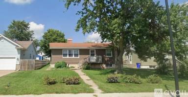 Main picture of 120 Railroad St