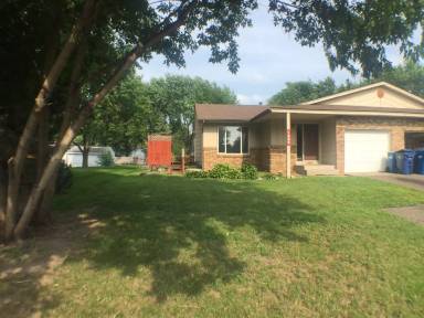 Main picture of 1996 McKnight Rd N