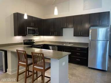 Main picture of 3010 W 7th St