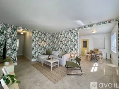 Main picture of 320 NE 55th Ter