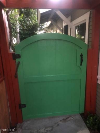 Main picture of 307 E Bay Ave