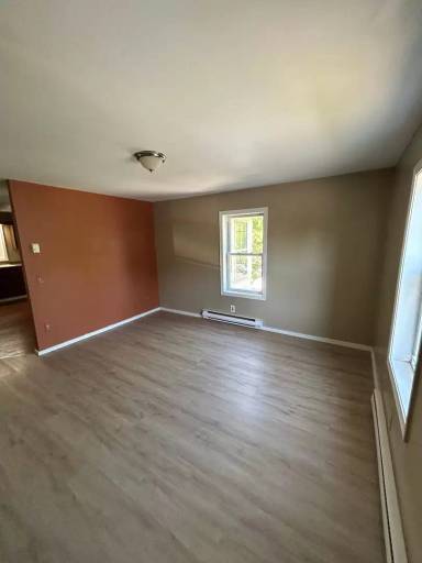 Main picture of 1 Riverview St