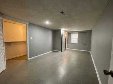 Main picture of 104 S Oak Ridge Ter