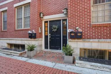 Main picture of 243 Montrose St