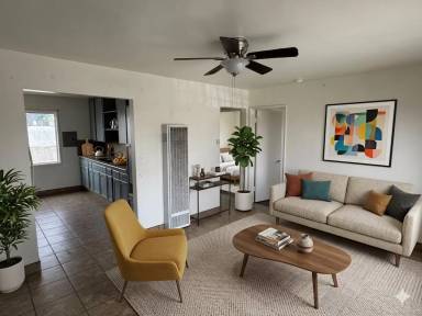 Main picture of 1351 E Vernon Ave