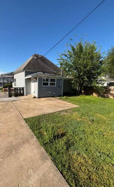 Main picture of 503 W Hovey St