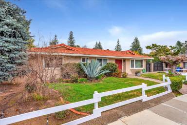 Main picture of 20225 Sea Gull Way